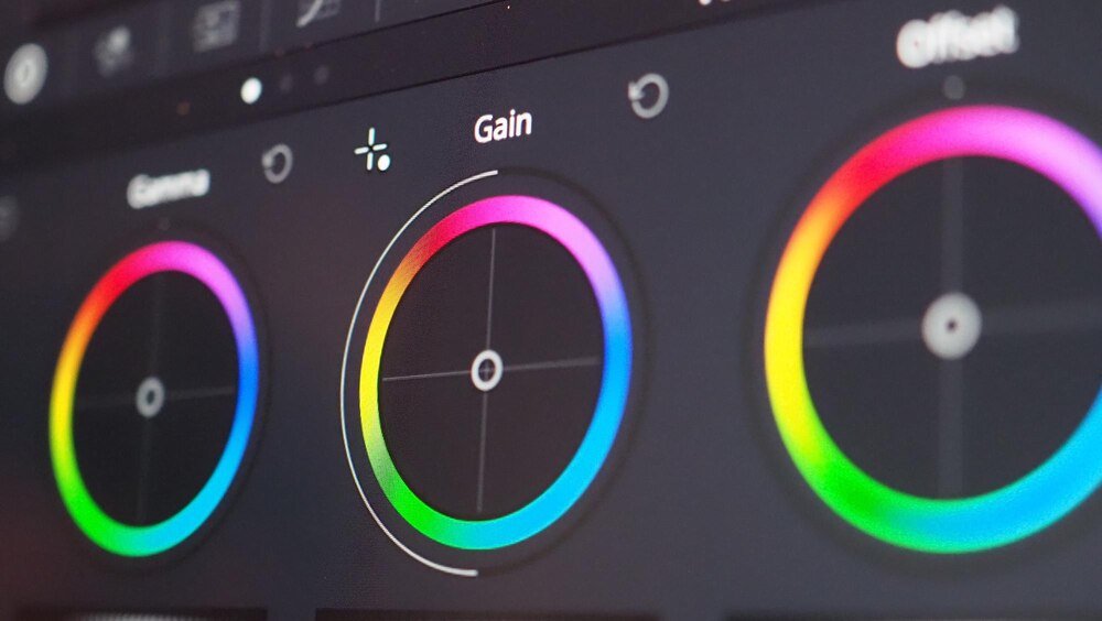 RGB a CMYK: kluczowe różnice i zastosowania w praktyce