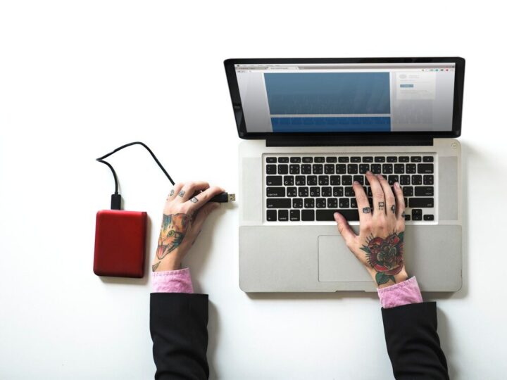 Co zrobić, gdy laptop włącza się, ale nie startuje? Porady krok po kroku