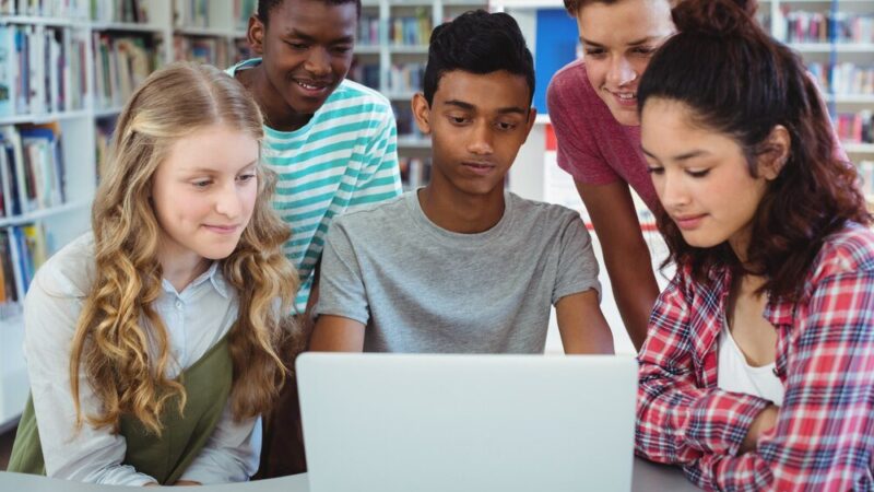 Ranking laptopów na studia 2023: Najlepsze modele dla studentów i ich specyfikacje