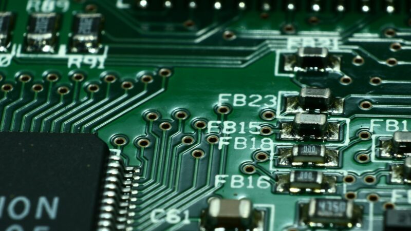 Prototypy obwodów drukowanych – dlaczego warto testować płytki PCB przed produkcją seryjną?