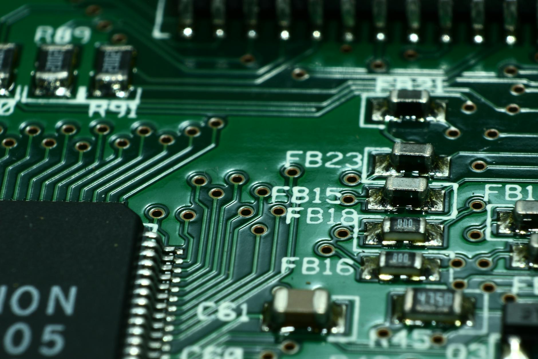 Prototypy obwodów drukowanych – dlaczego warto testować płytki PCB przed produkcją seryjną?