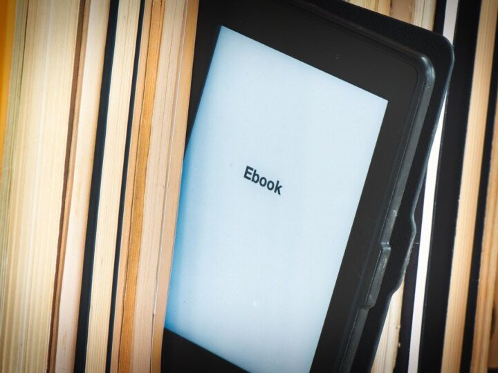 Jak wybrać odpowiedni format e-booka: EPUB vs MOBI