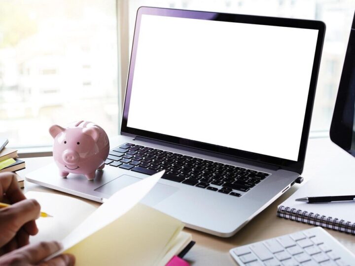 Tani i dobry laptop do pracy biurowej – ranking laptopów do 2500 zł