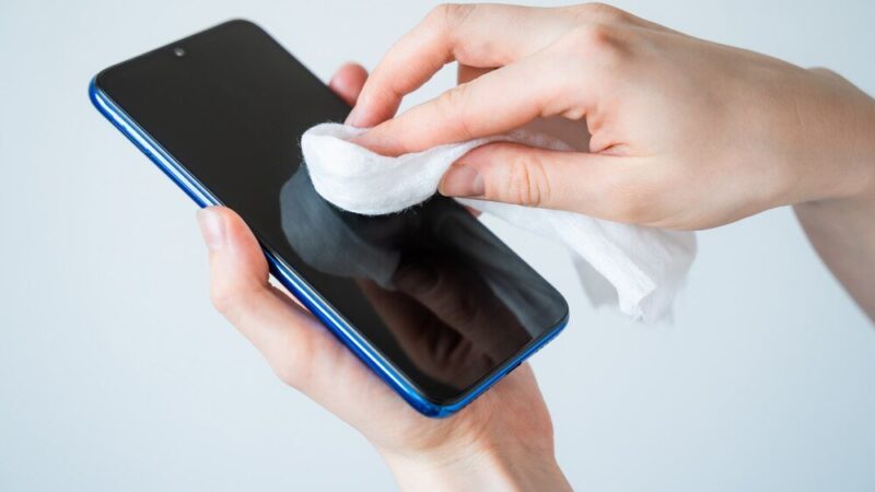 Ile trzymać telefon w ryżu -czas suszenia po zalaniu