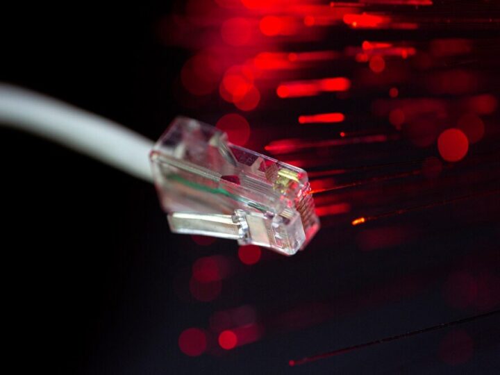 Netia vs UPC: Który dostawca internetu światłowodowego jest lepszy?