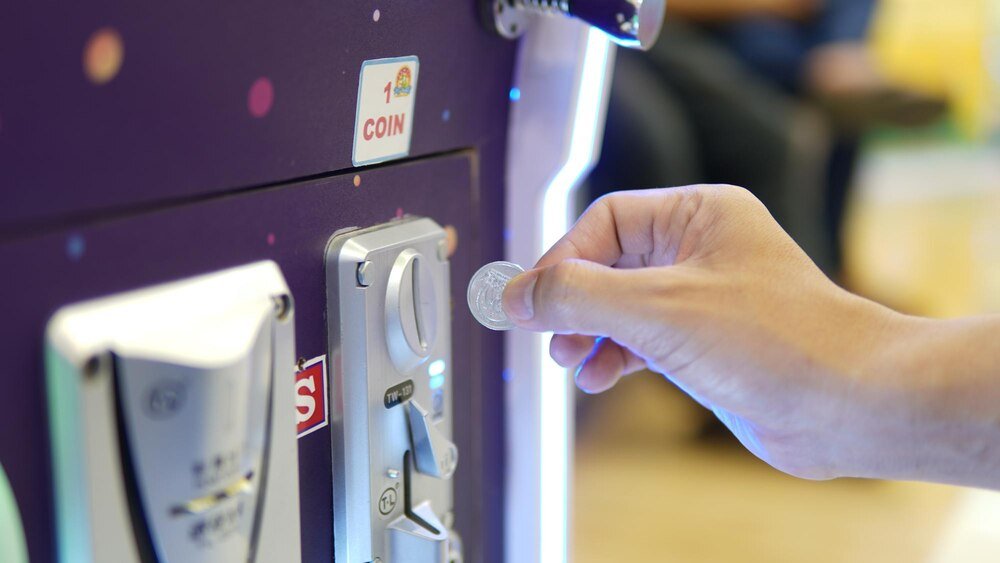 Jak automat sprawdza monety – technologia rozpoznawania nominałów