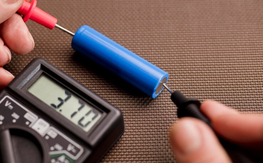 Pojemność kondensatora – wzór, jednostki, obliczenia