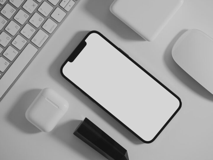 Nowoczesne technologie i tradycyjne podejście. Jak dbać o telefon, żeby służył latami?
