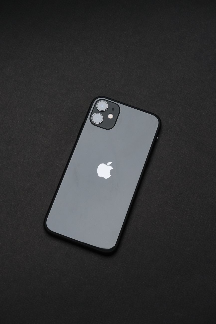 iPhone 11 a Windows 10/11: jak wygodnie przenosić zdjęcia, pliki i kontakty oraz wybrać odpowiedni model